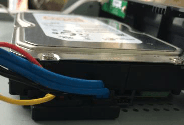 HDD cable and power cable connected between the HDD and the mainboard