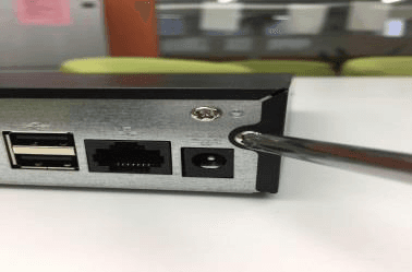 Removing the screws on the Cooper 1U cover