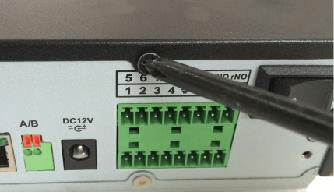 Removing the screws on the 1U cover