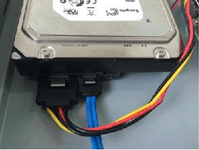 HDD cable and power cable connected between the HDD and the mainboard
