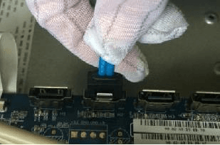 The other end of the HDD cable connected to the mainboard