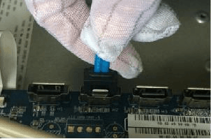The other end of the HDD cable connected to the mainboard